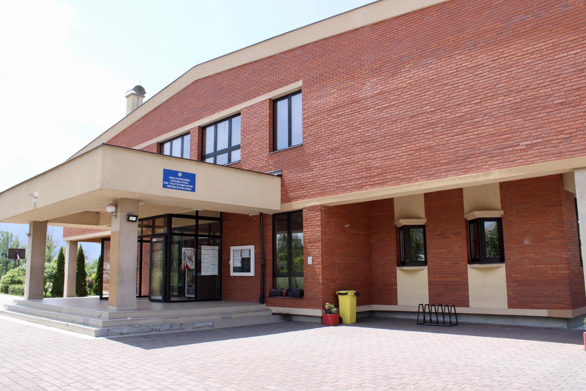 У основним школама у Источном Сарајеву све спремно за малу матуру, повећан број првачића