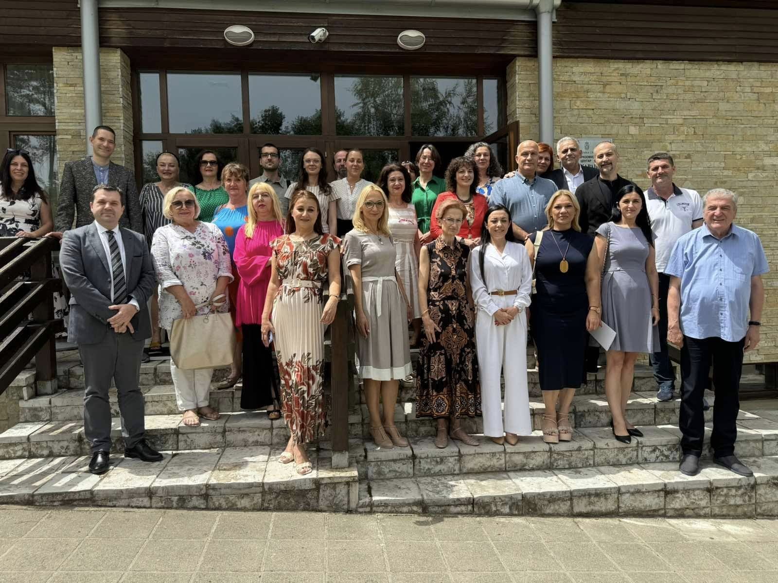 Рјешавање актуелних проблема србистике
