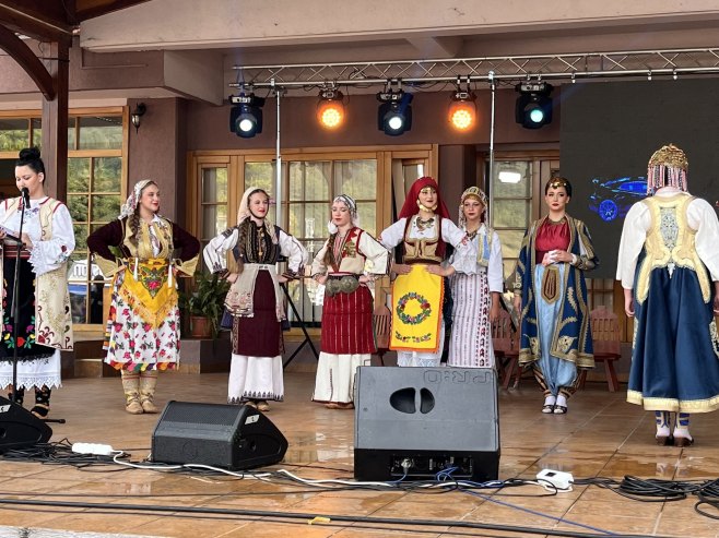 Одржано такмичење за најбољег здравичара и најљепшу народну ношњу на Сабору у Гучи