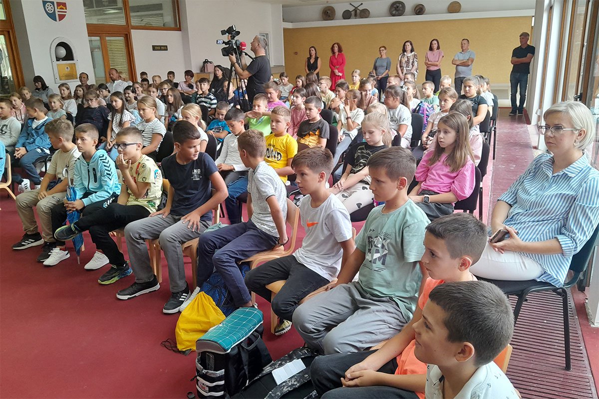 Представљена књига „Упознајте Гагарина, најшармантнијег пса у свемиру“