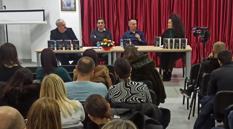 Представљена књига „Поглед кроз курије очи“ аутора Младена Марковића