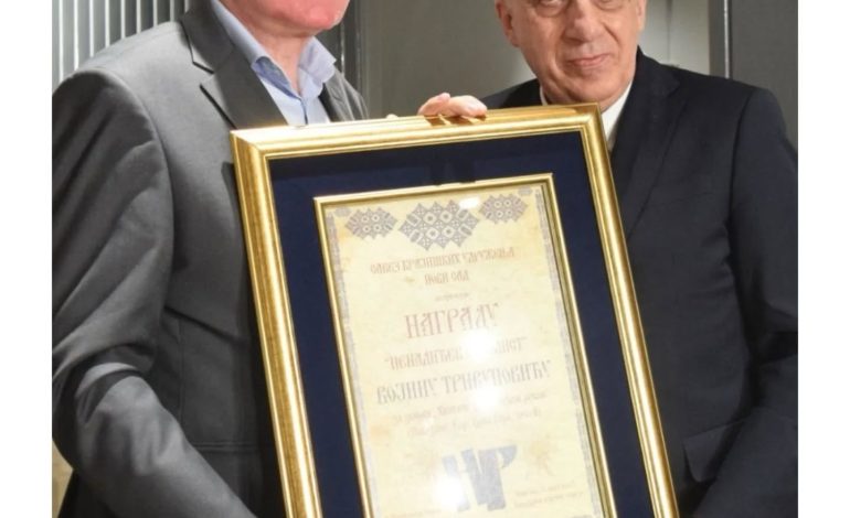 ЦИЦОВИЋ УРУЧИО НАГРАДУ “НЕНАДИЋЕВ РУНОЛИСТ” ВОЈИНУ ТРИВУНОВИЋУ