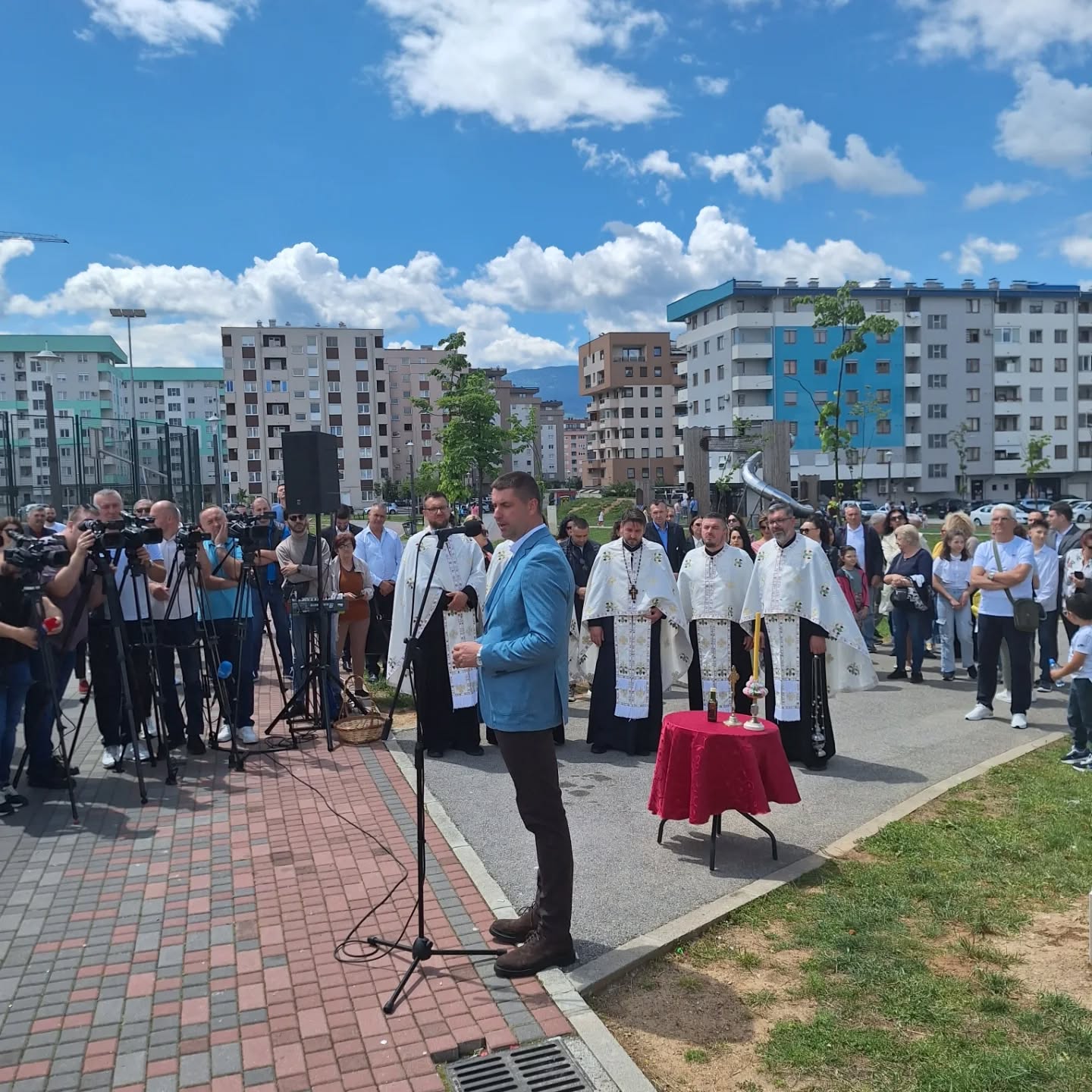 Откривена и освештана биста проти Војиславу Чаркићу
