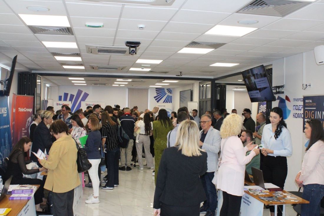 Водећи послодавци и стотине тражилаца запослења на једном мјесту