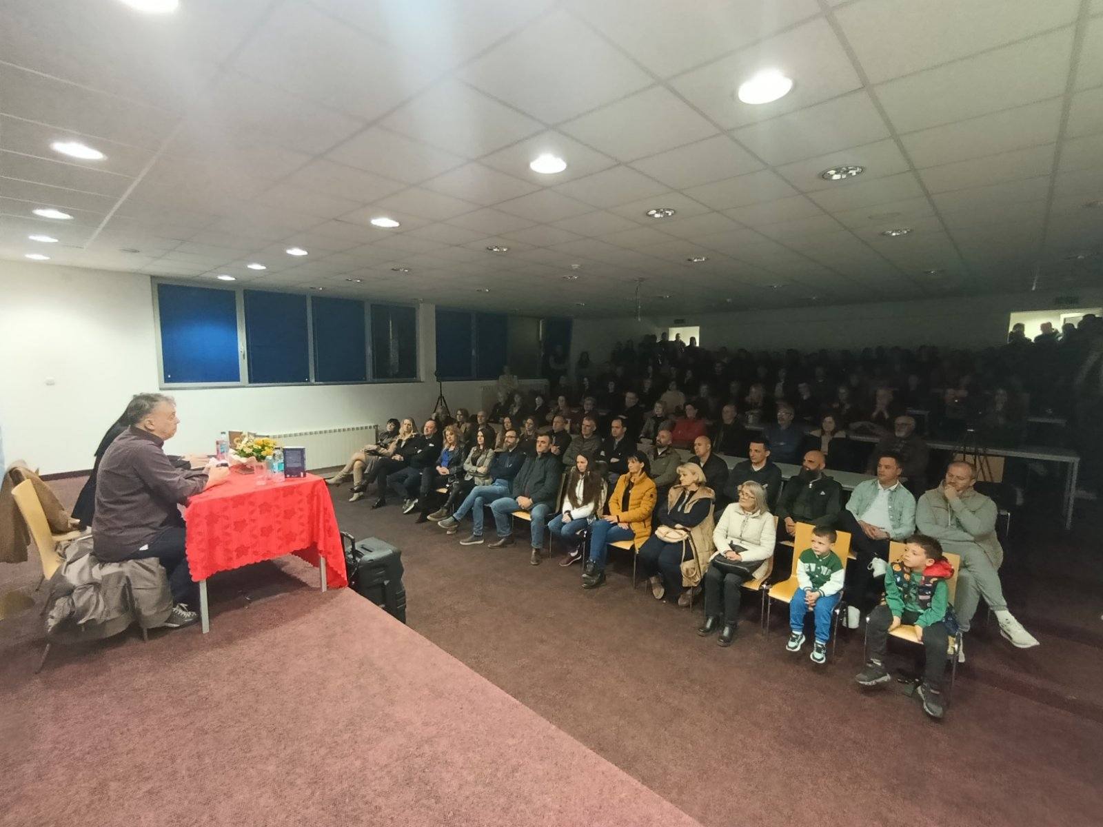 Др Неле Карајлић одушевио Власеничане