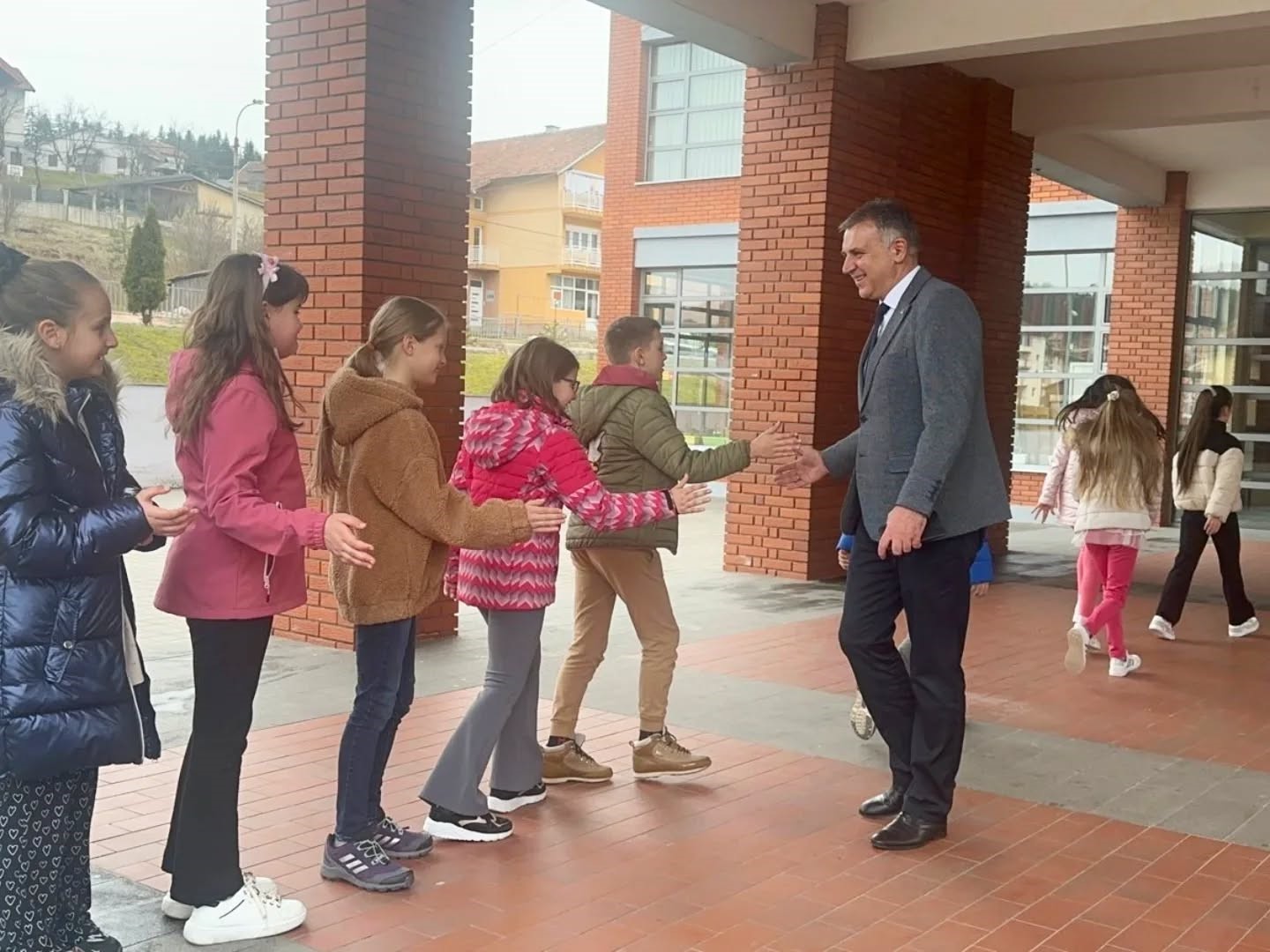 Подршка паљанским школама „Србија“ и „Мокро“