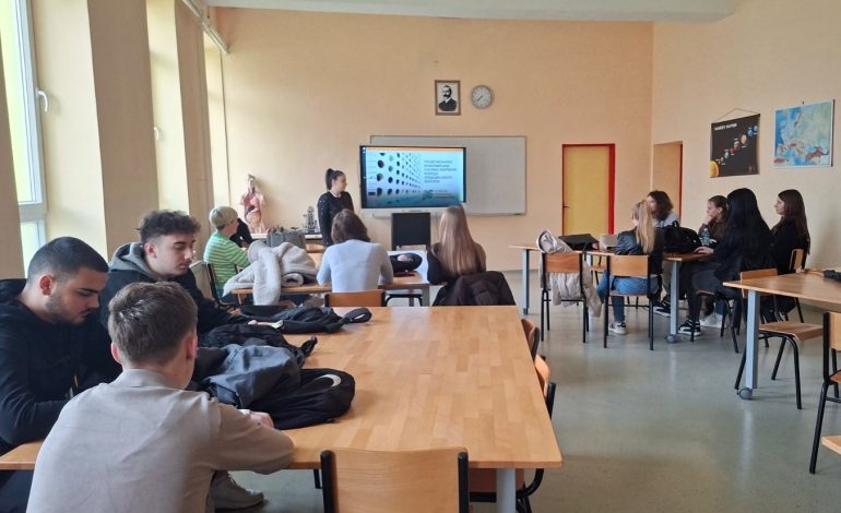 Подршка матурантима у избору каријере кроз активности Клуба за тражење посла