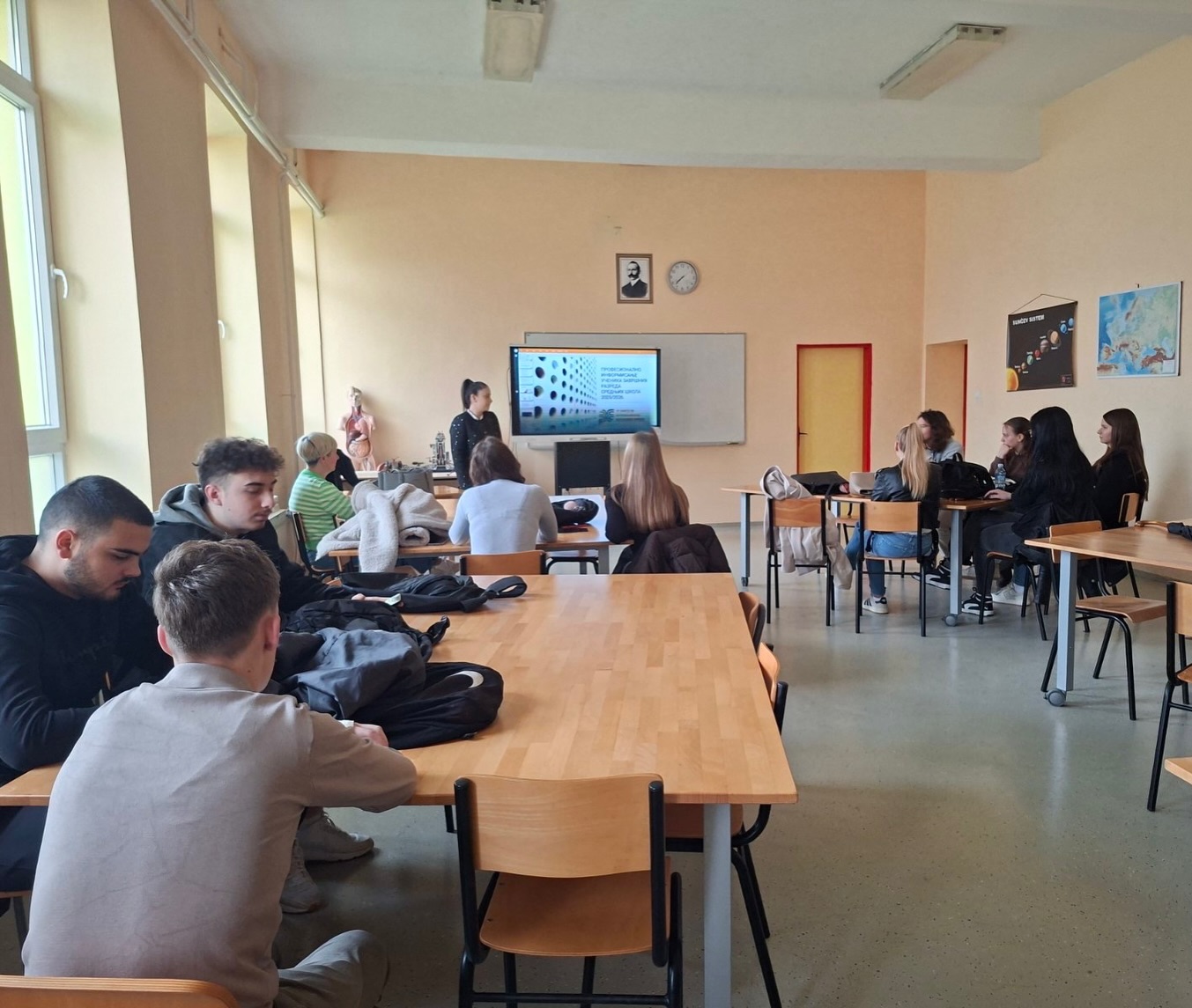 Подршка матурантима у избору каријере кроз активности Клуба за тражење посла