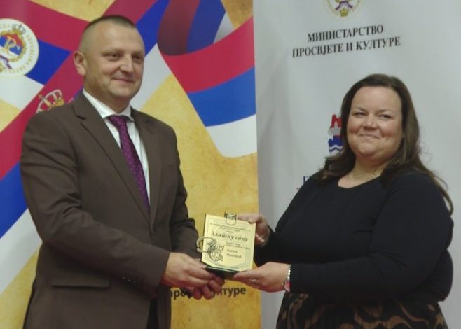 На Сајму књига у Бањалуци уручене награде „Златна сова“ и „Совица“