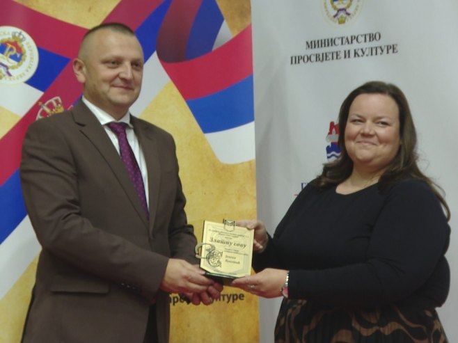 На Сајму књига у Бањалуци уручене награде „Златна сова“ и „Совица“